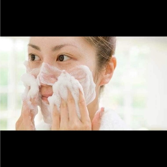 The History Of Whoo Gongjinhyang Facial Form cleanser 180ml - Picture 4 of 11